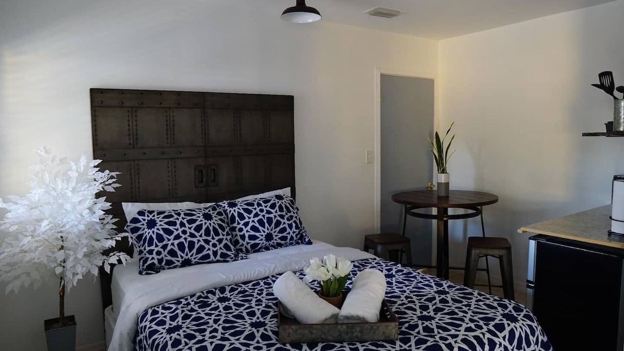 Photo of Bedroom in Carver City - Lincoln Gardens