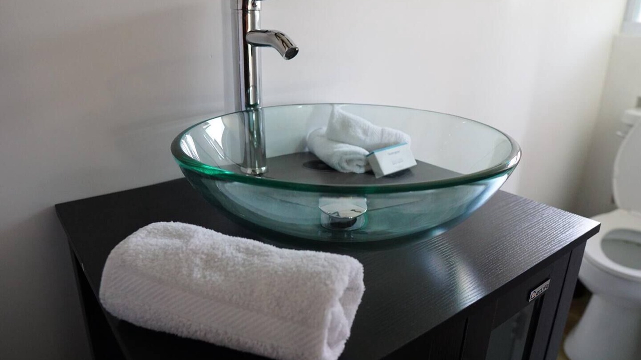 Photo of Bathroom in Carver City - Lincoln Gardens