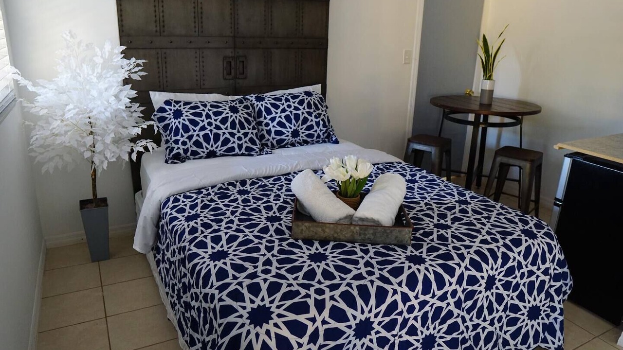Photo of Bedroom in Carver City - Lincoln Gardens