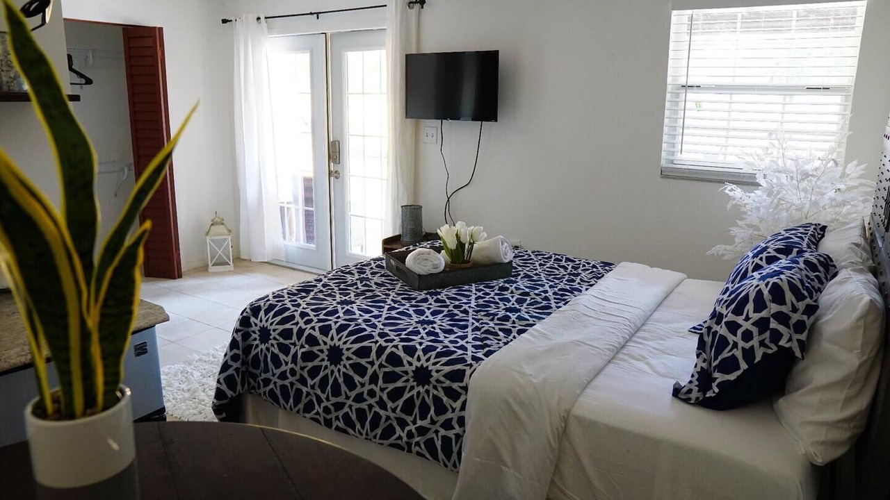 Photo of Bedroom in Carver City - Lincoln Gardens