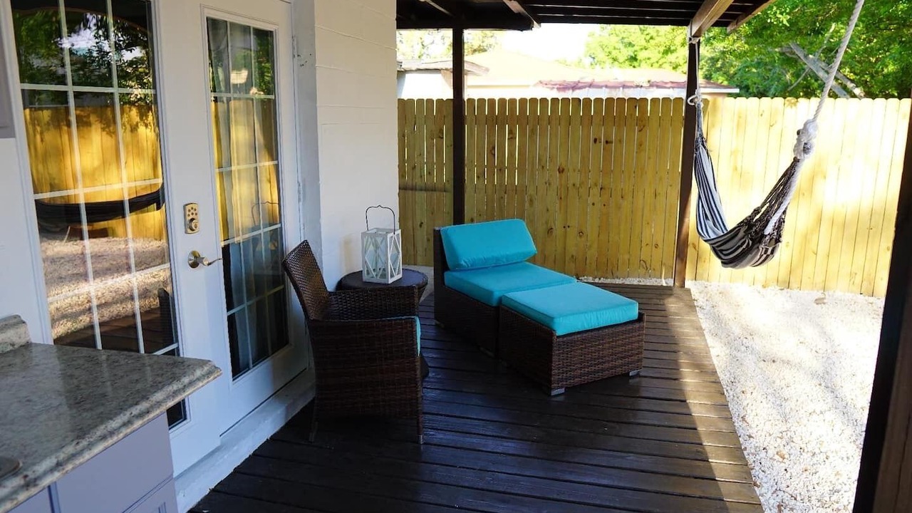 Photo of Patio Balcony in Carver City - Lincoln Gardens