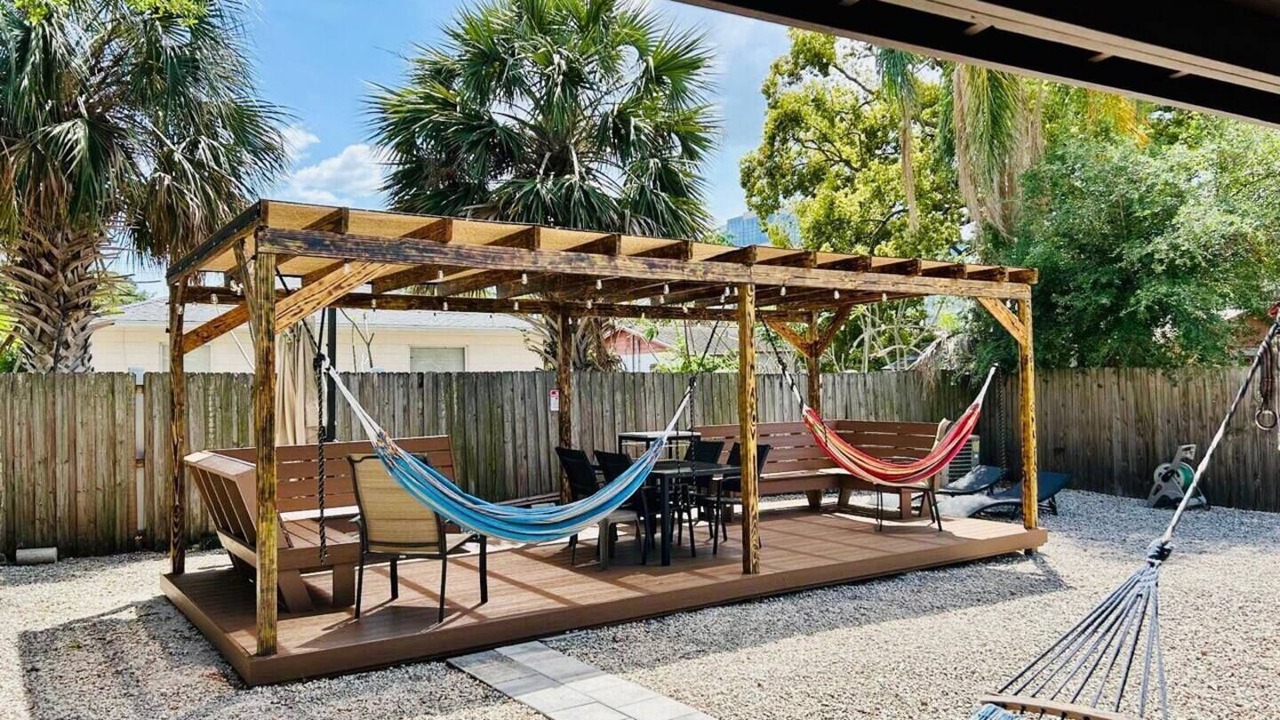 Photo of Patio Balcony in Carver City - Lincoln Gardens