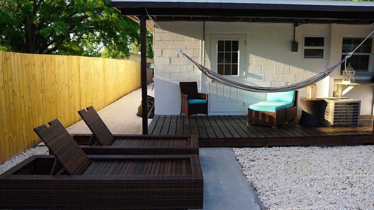 Photo of Patio Balcony in Carver City - Lincoln Gardens