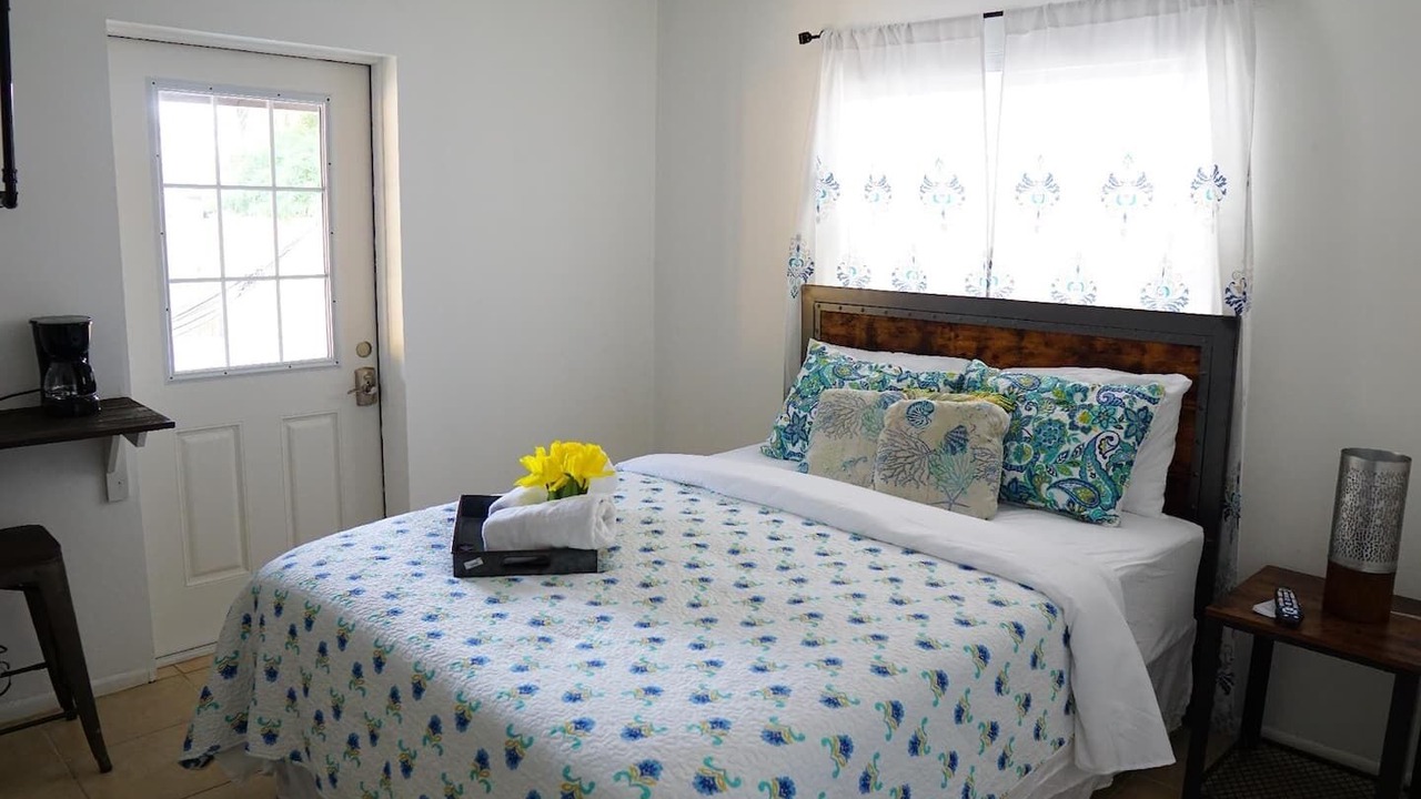 Photo of Bedroom in Carver City - Lincoln Gardens