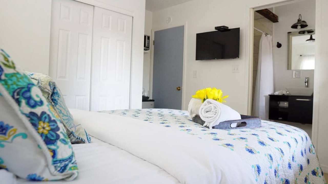 Photo of Bedroom in Carver City - Lincoln Gardens