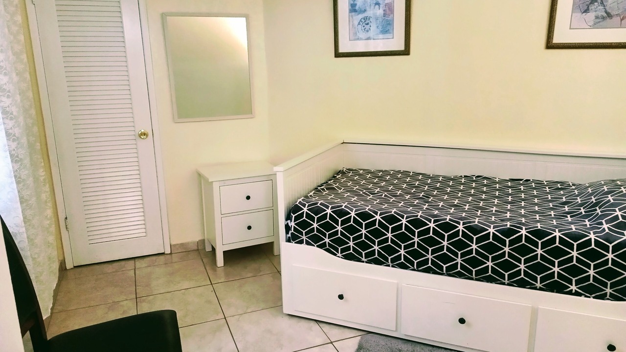 Photo of Bedroom in Golden Beach