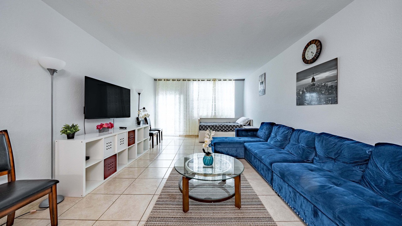 Photo of Livingroom in Golden Beach