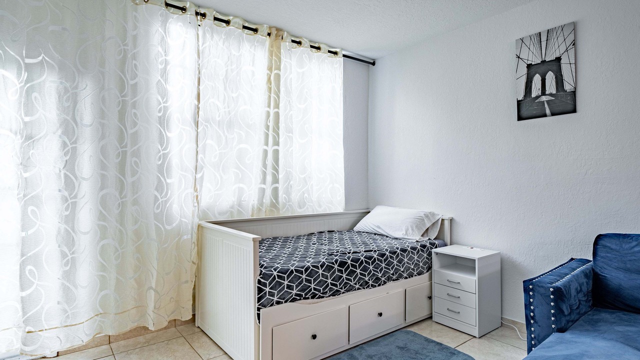 Photo of Bedroom in Golden Beach