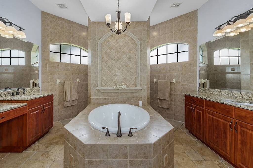 Photo of Bathroom in Trafalgar