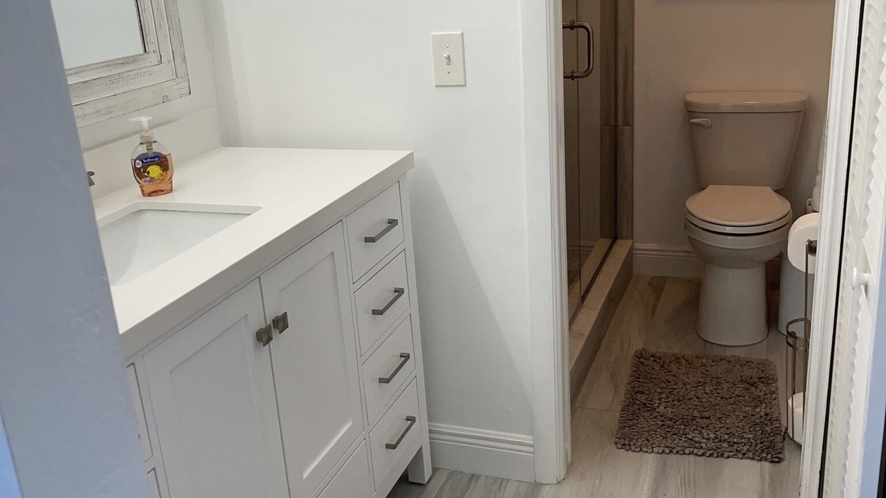 Photo of Bathroom in Mid Island