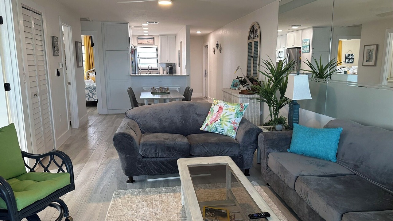 Photo of Livingroom in Mid Island
