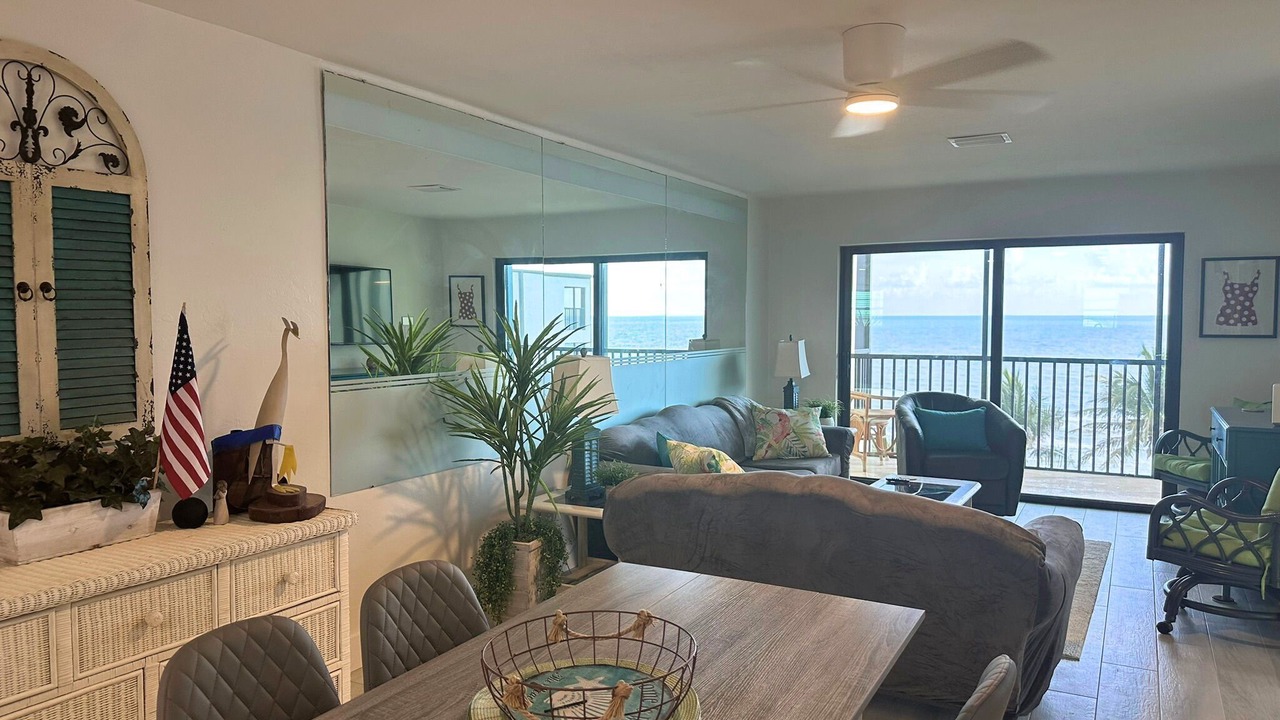 Photo of Livingroom in Mid Island