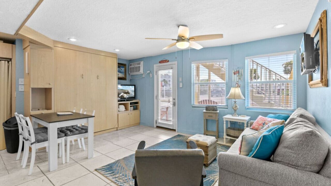 Photo of Livingroom in North Redington Beach
