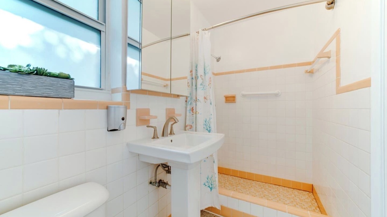 Photo of Bathroom in Poinsettia Heights