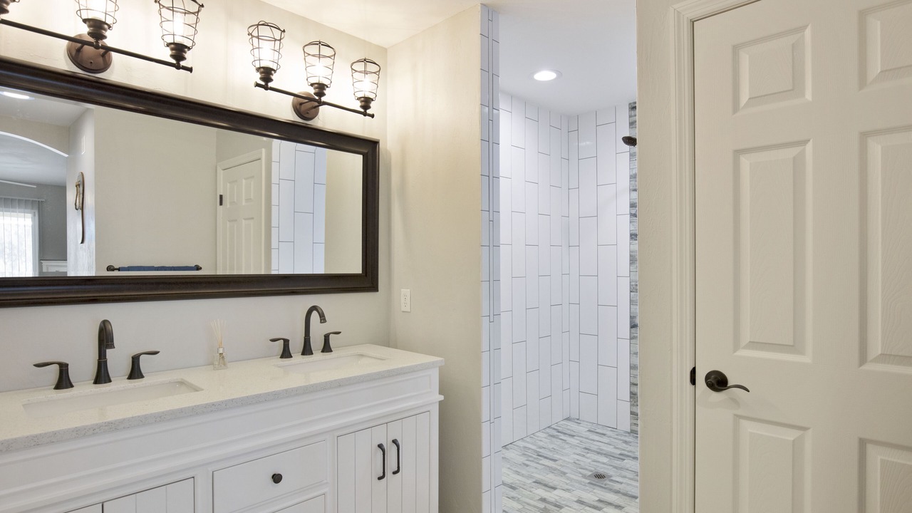 Photo of Bathroom in Trafalgar