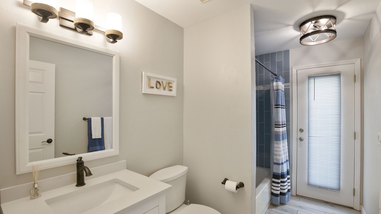 Photo of Bathroom in Trafalgar
