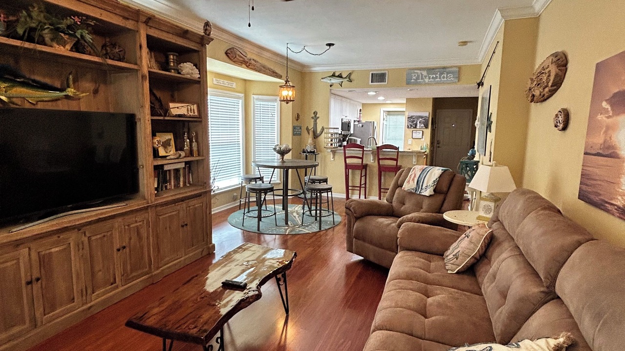 Photo of Livingroom in Suwannee
