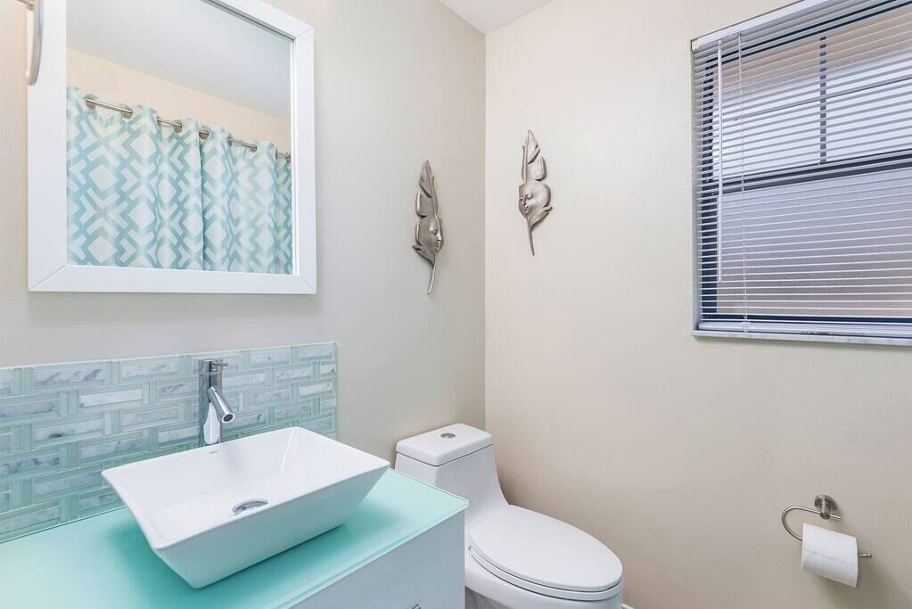 Photo of Bathroom in Bayshore Gardens