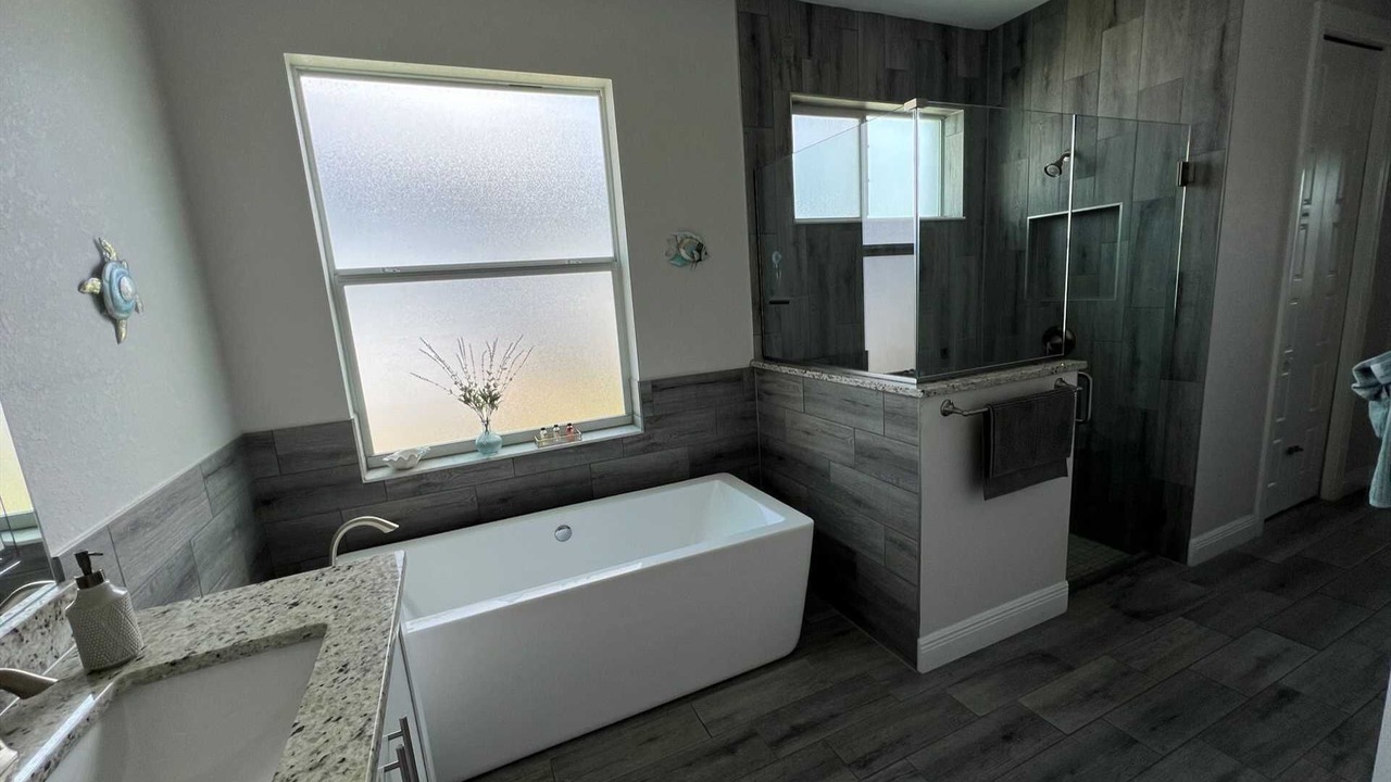 Photo of Bathroom in Trafalgar