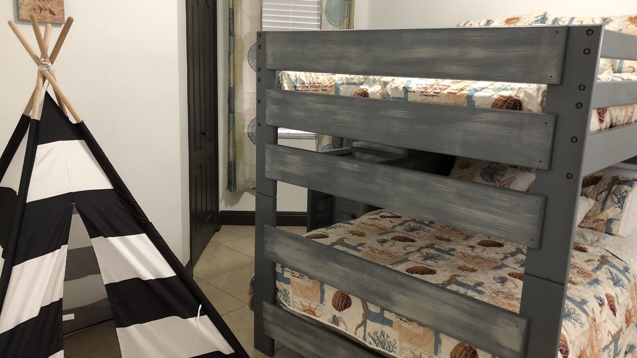 Photo of Bedroom in Ludlam