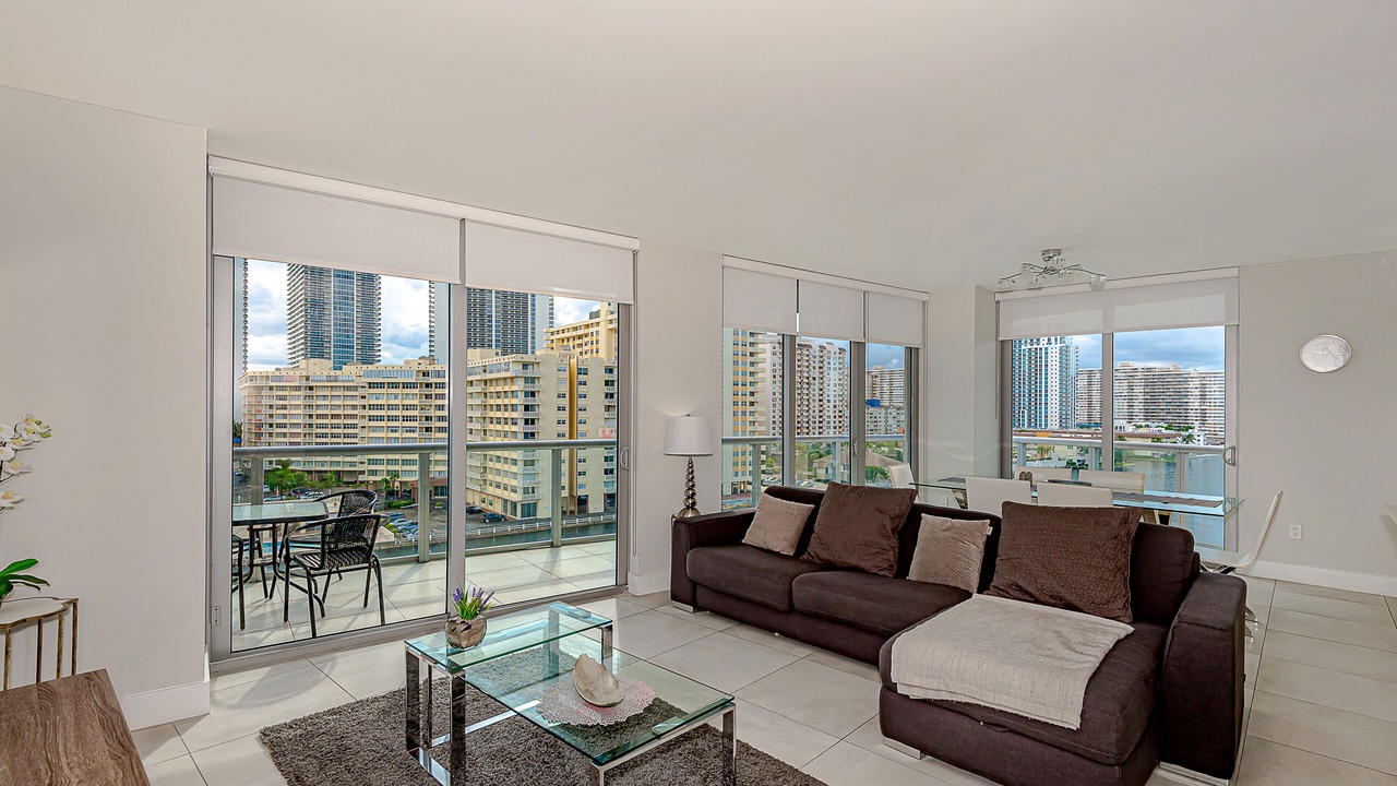 Photo of Livingroom in Hallandale Beach
