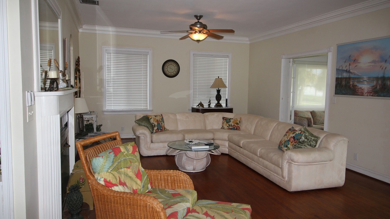 Photo of Livingroom in St. Lucie Village