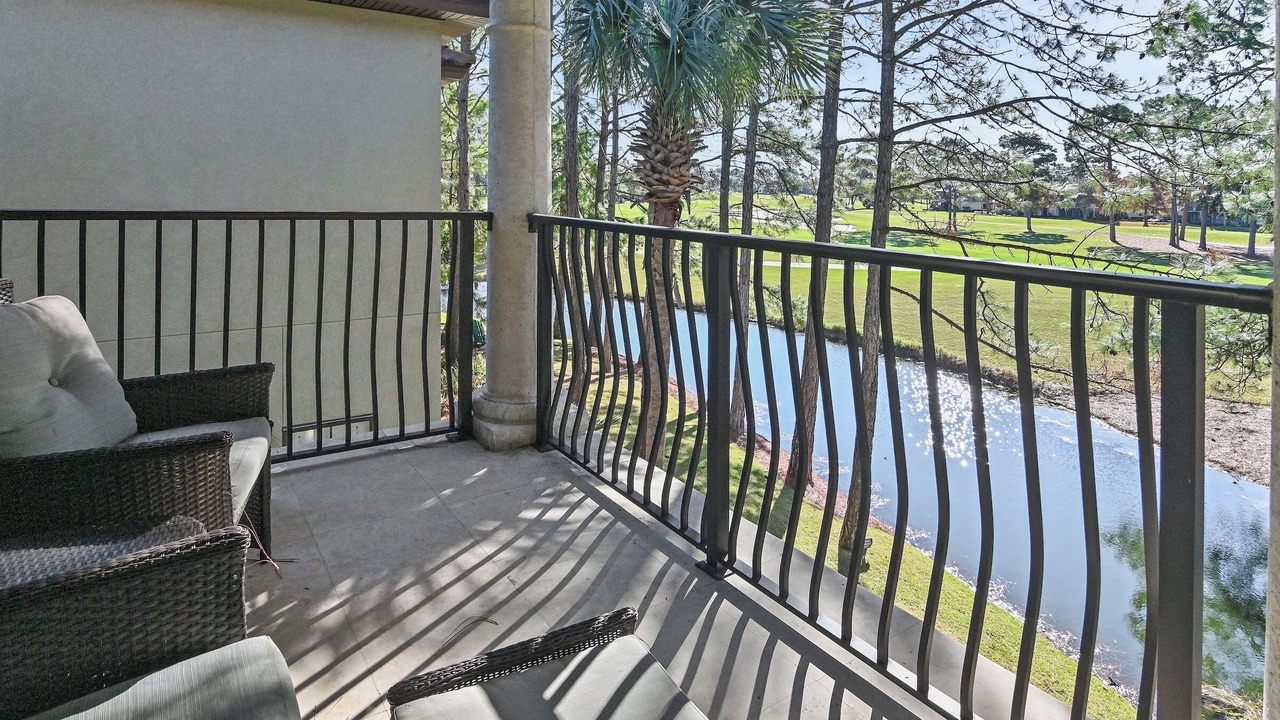 Photo of Patio Balcony in Villa Lago