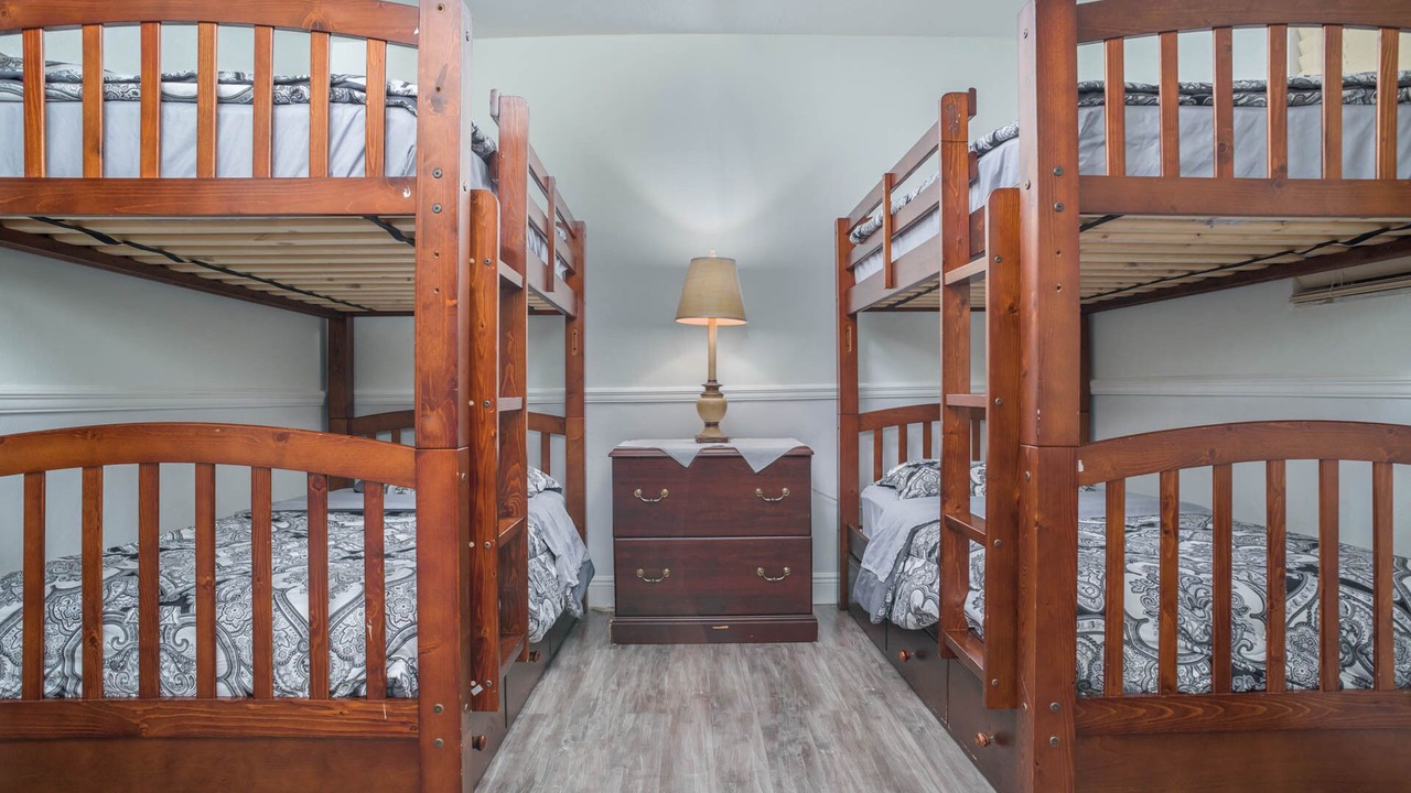Photo of Bedroom in Ludlam