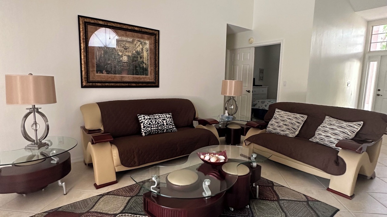 Photo of Livingroom in Crown Pointe