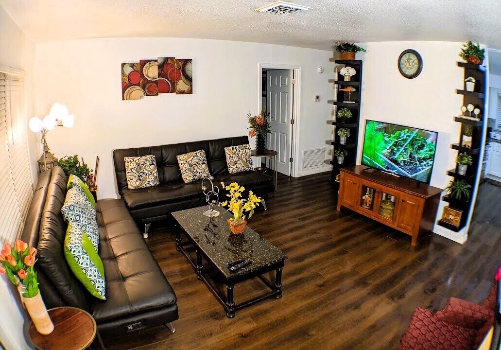 Photo of Livingroom in Laurel Park