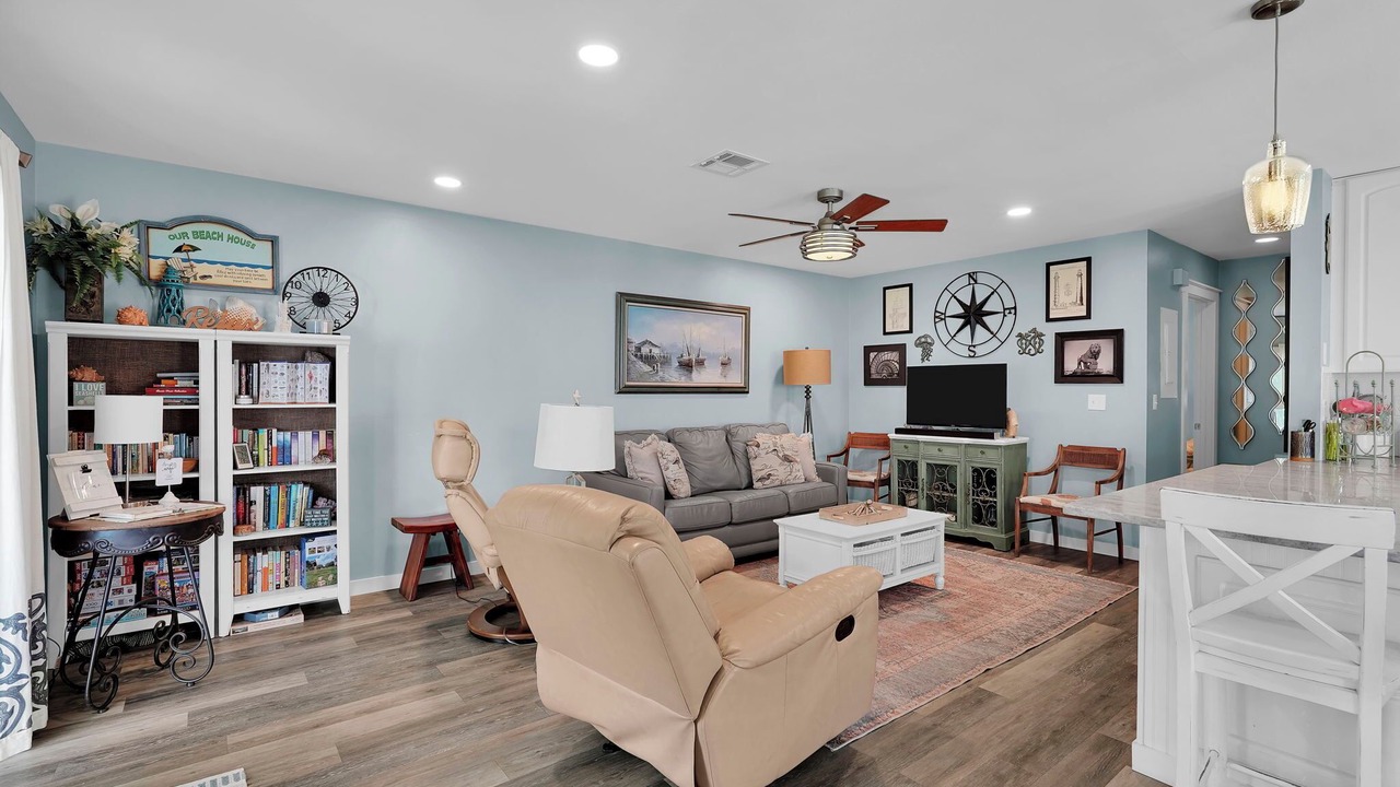 Photo of Livingroom in Surfcrest Village