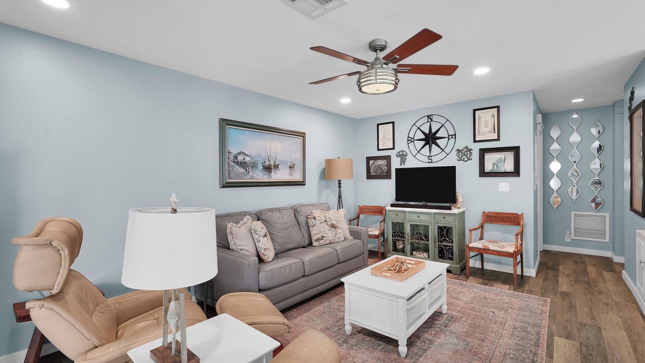 Photo of Livingroom in Surfcrest Village