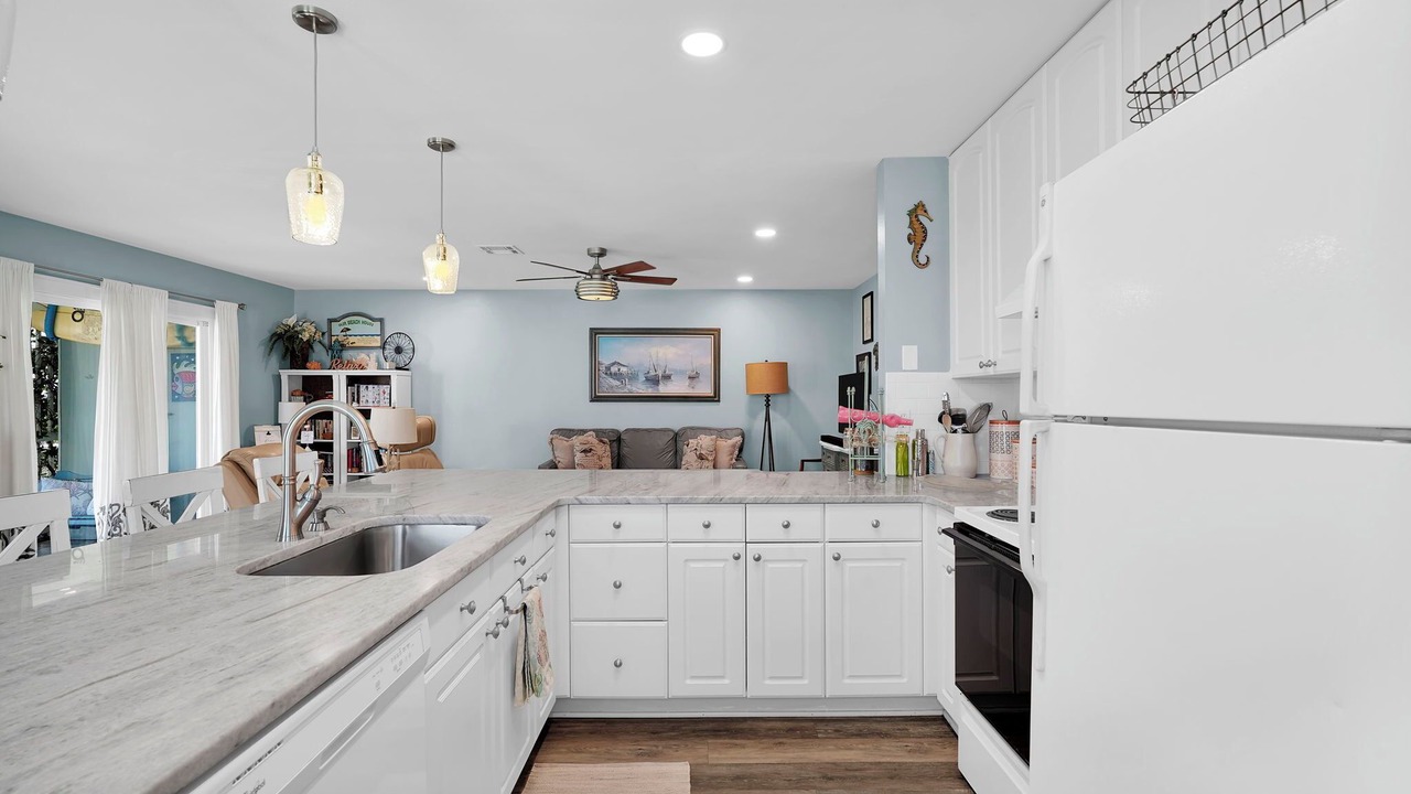 Photo of Kitchen in Surfcrest Village