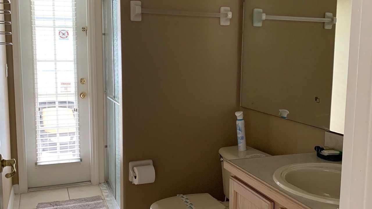 Photo of Bathroom in Orange Tree