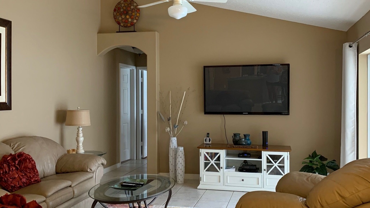 Photo of Livingroom in Orange Tree