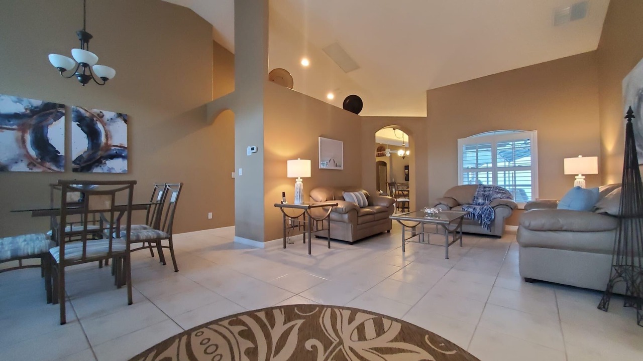 Photo of Livingroom in Orange Tree