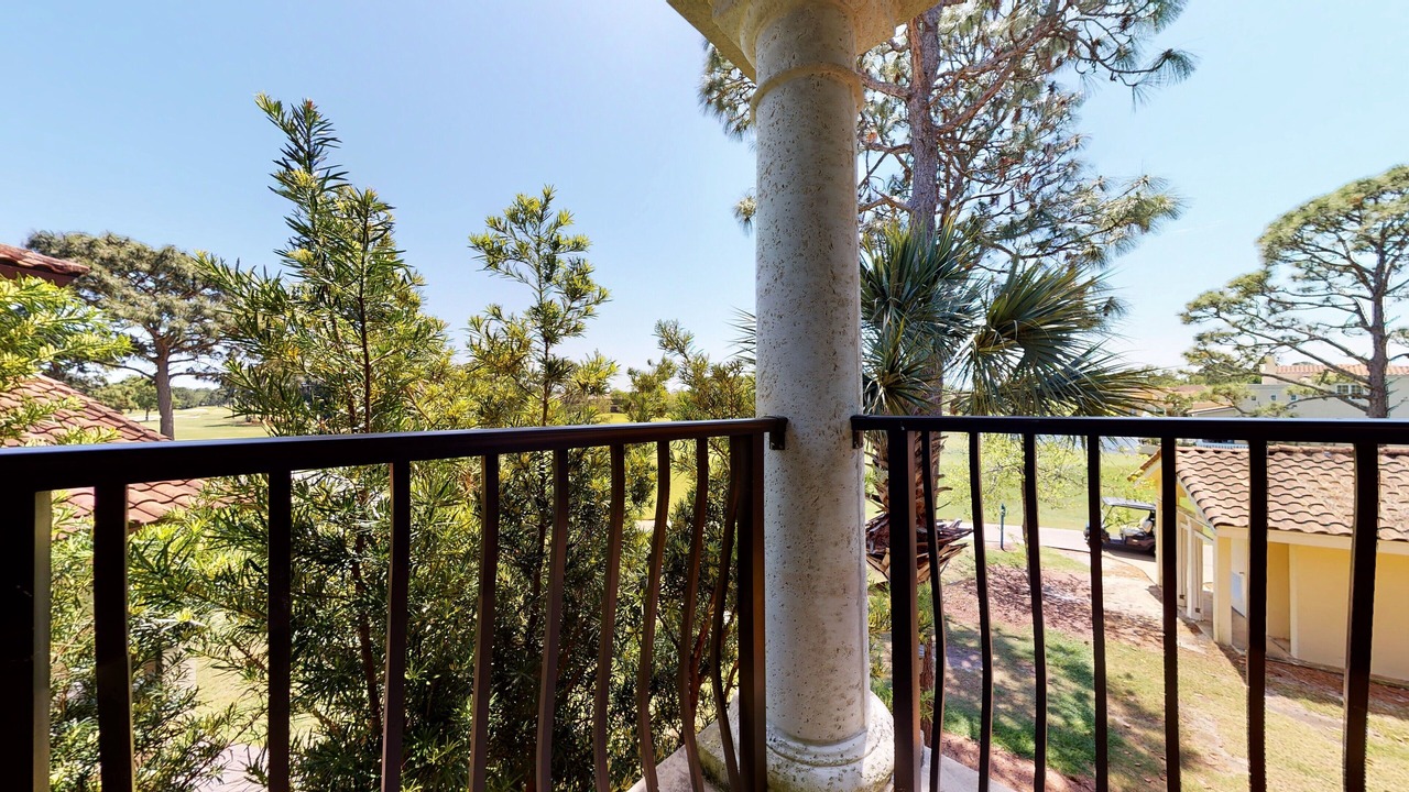 Photo of Patio Balcony in Villa Lago