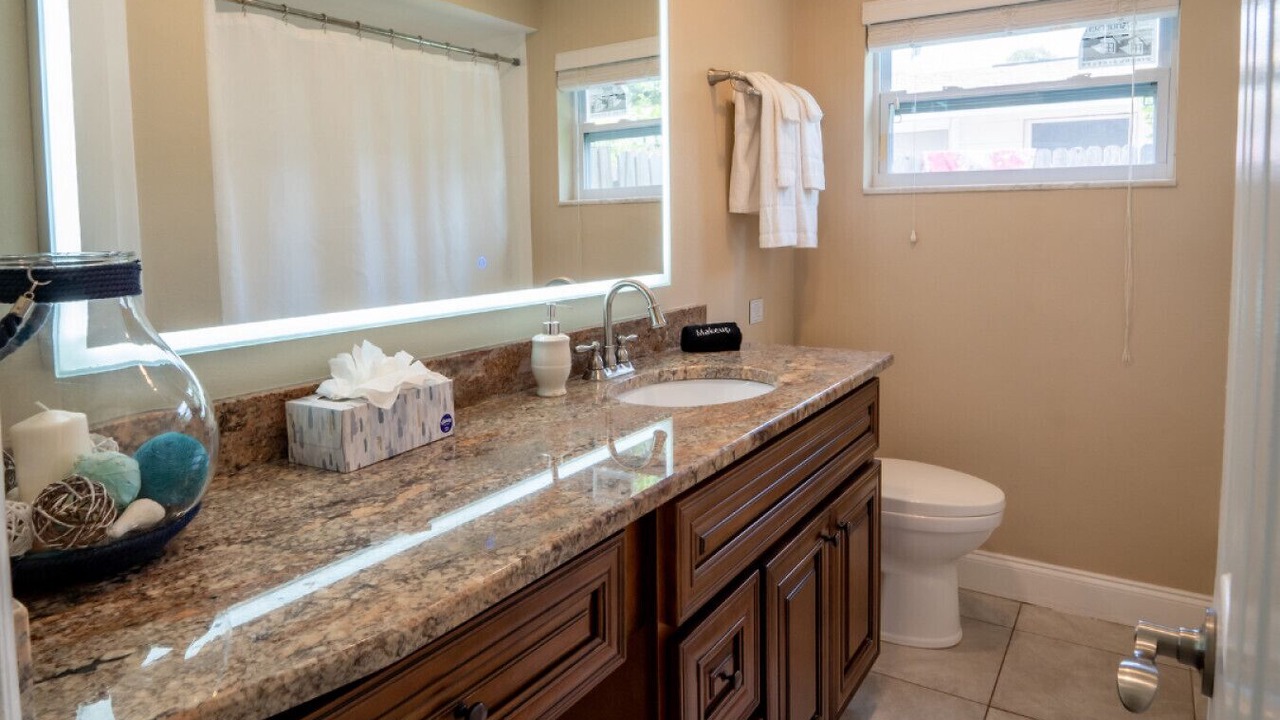 Photo of Bathroom in Pinecrest West Park