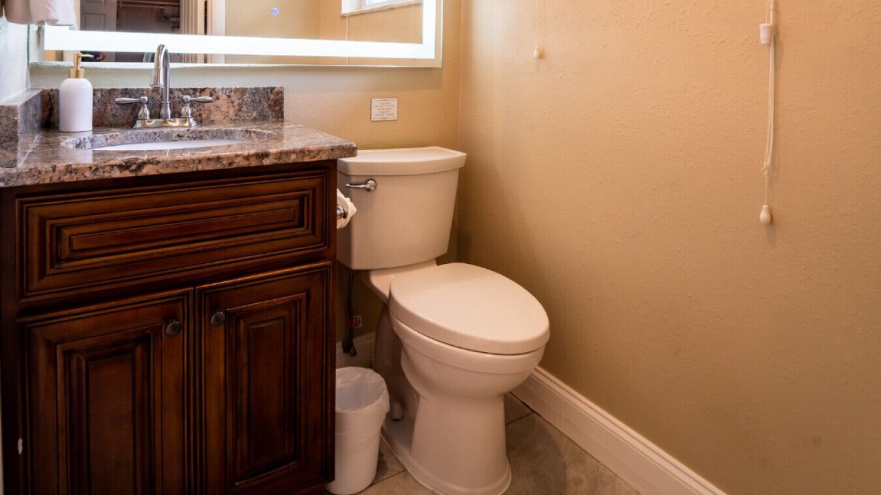 Photo of Bathroom in Pinecrest West Park