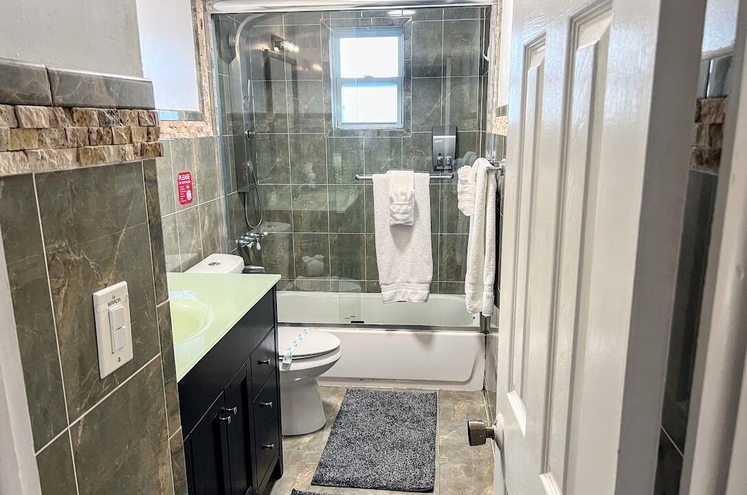 Photo of Bathroom in Kendale Lakes