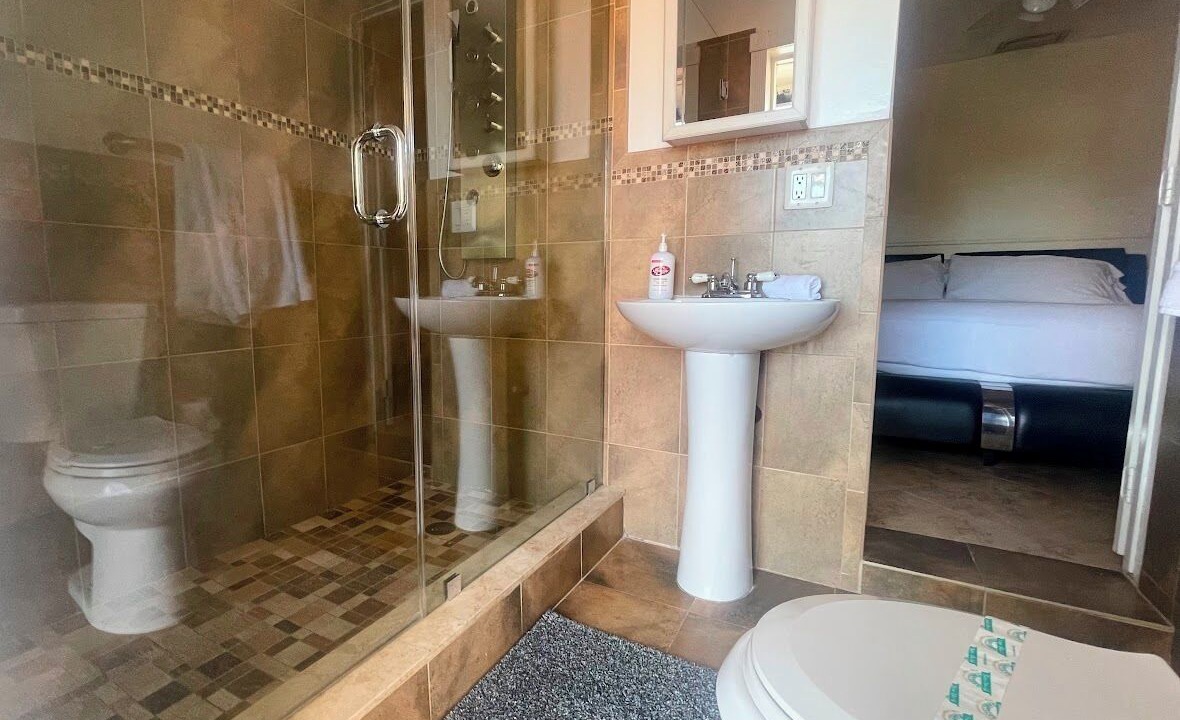 Photo of Bathroom in Kendale Lakes