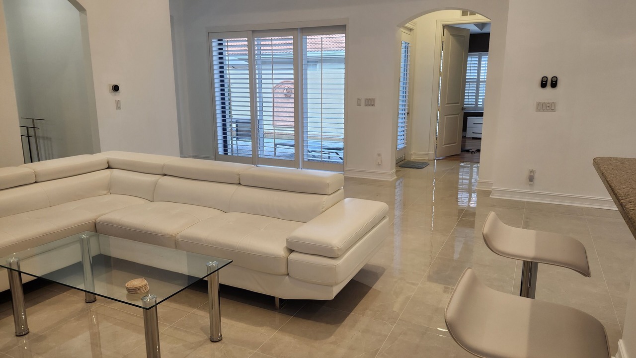 Photo of Livingroom in Central Naples