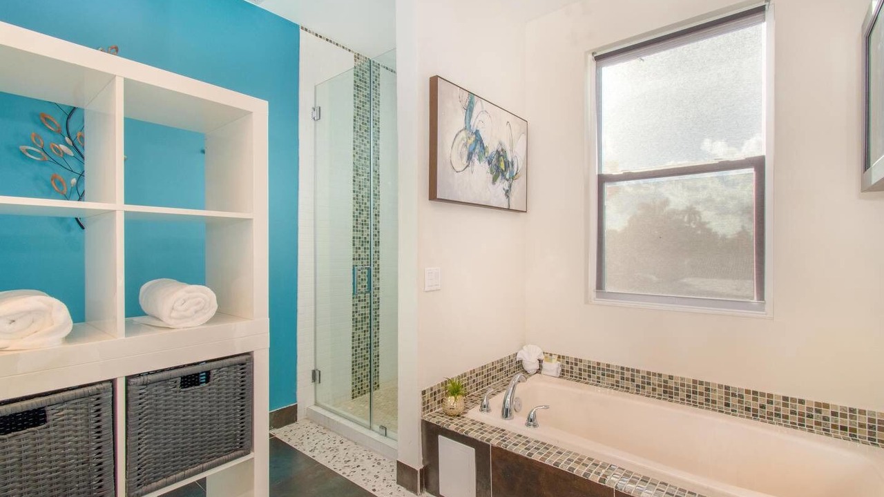 Photo of Bathroom in Hollywood Lakes