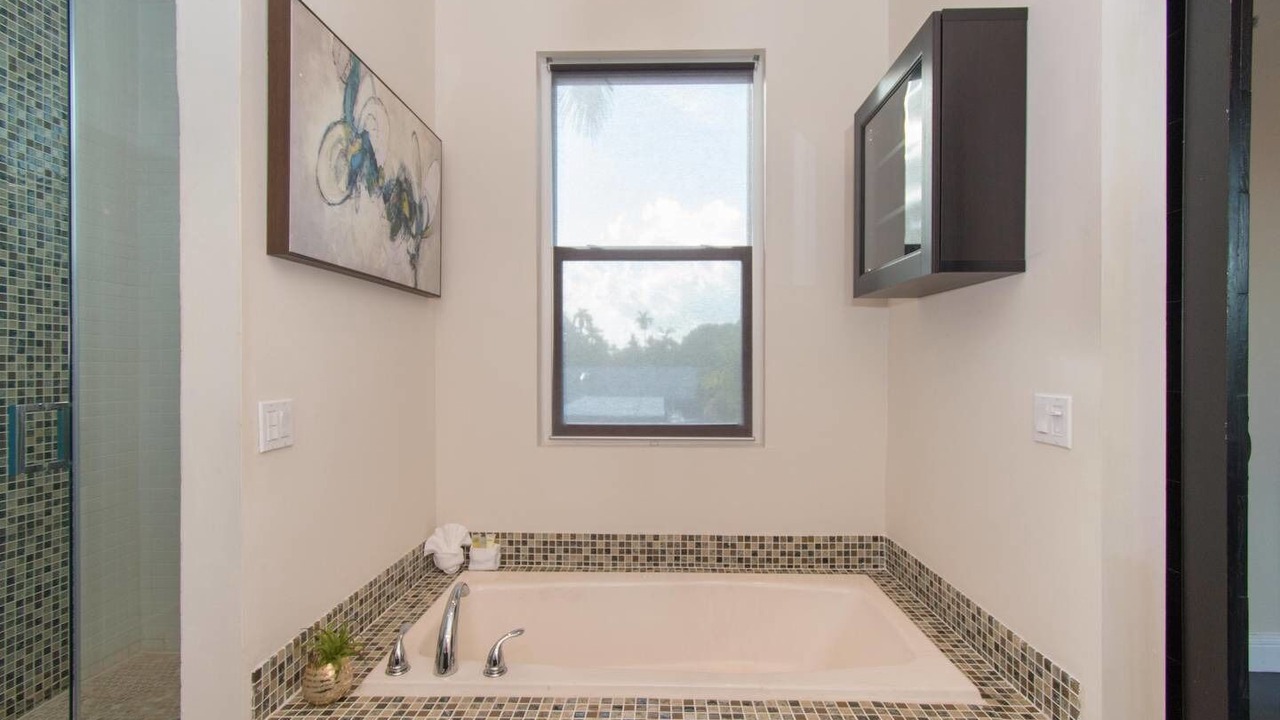 Photo of Bathroom in Hollywood Lakes