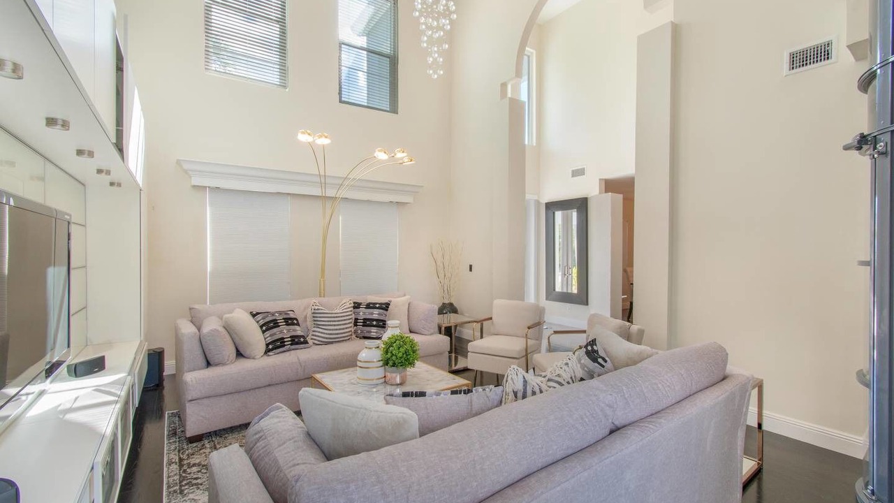 Photo of Livingroom in Hollywood Lakes