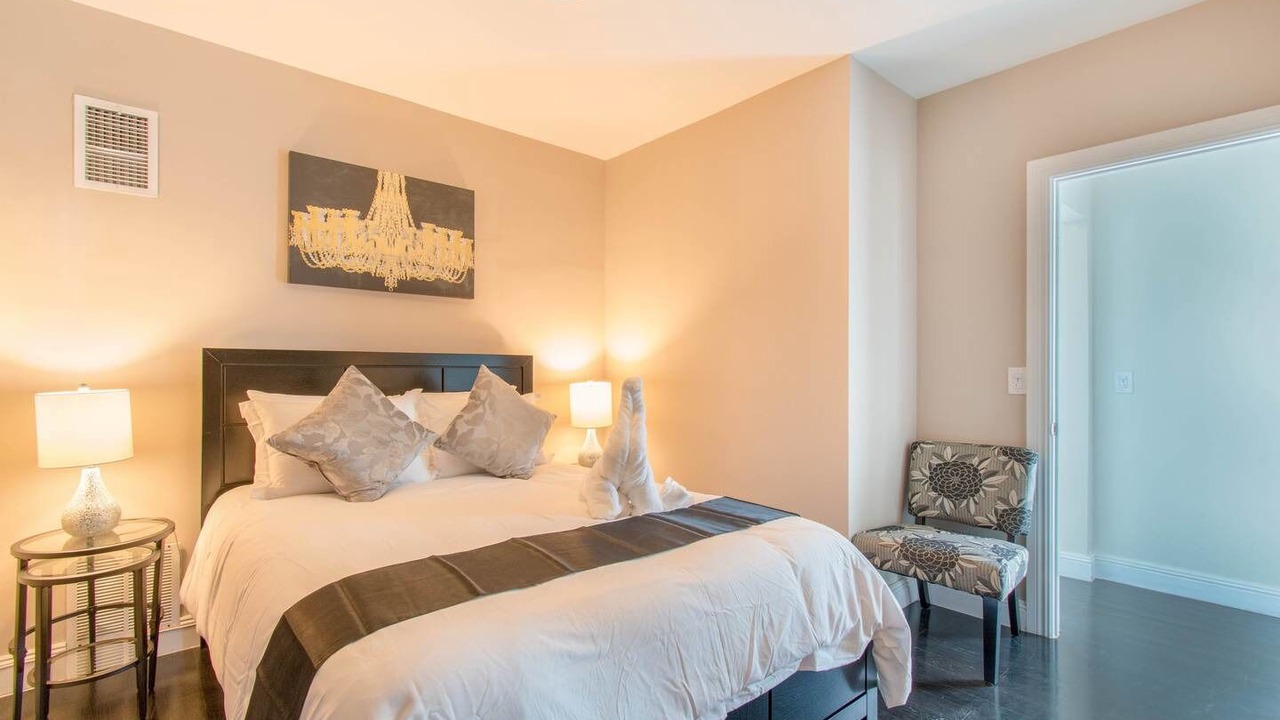Photo of Bedroom in Hollywood Lakes