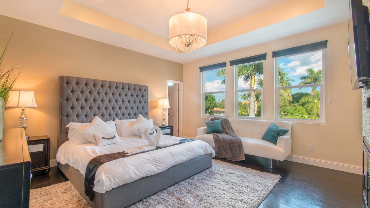 Photo of Bedroom in Hollywood Lakes