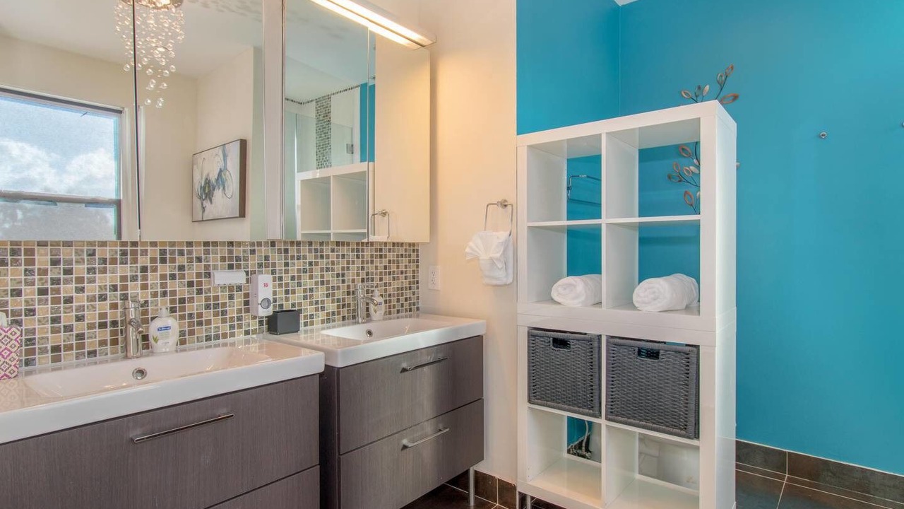 Photo of Bathroom in Hollywood Lakes