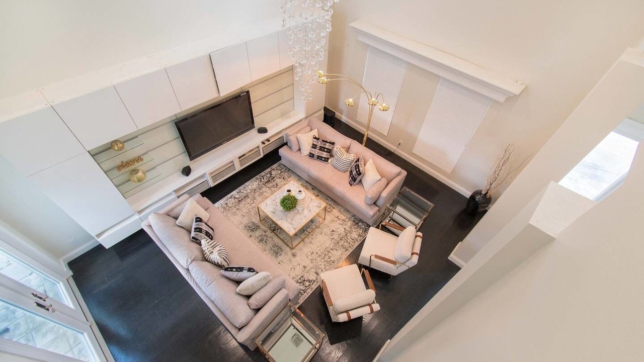Photo of Livingroom in Hollywood Lakes