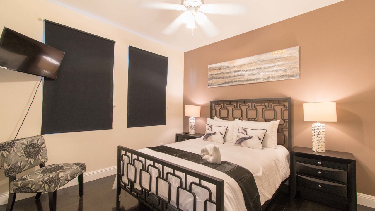 Photo of Bedroom in Hollywood Lakes
